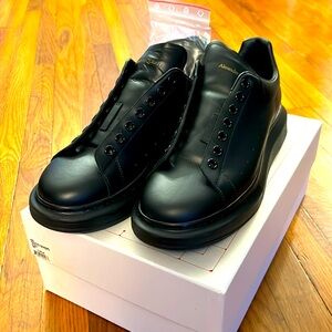 ALEXANDER MCQUEEN Oversized Sneaker in black